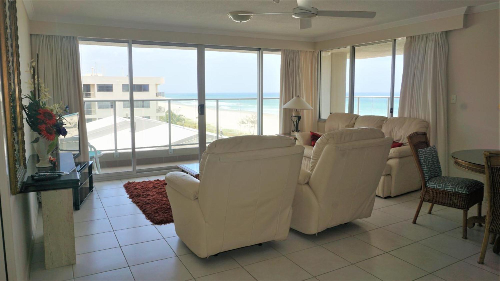 Pacific Surf Absolute Beachfront Aparthotel 3*